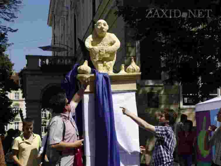 На «стовпі ганьби» у Львові з’явилися перші імена