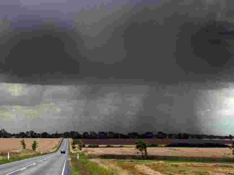 На вихідних – спека і грози