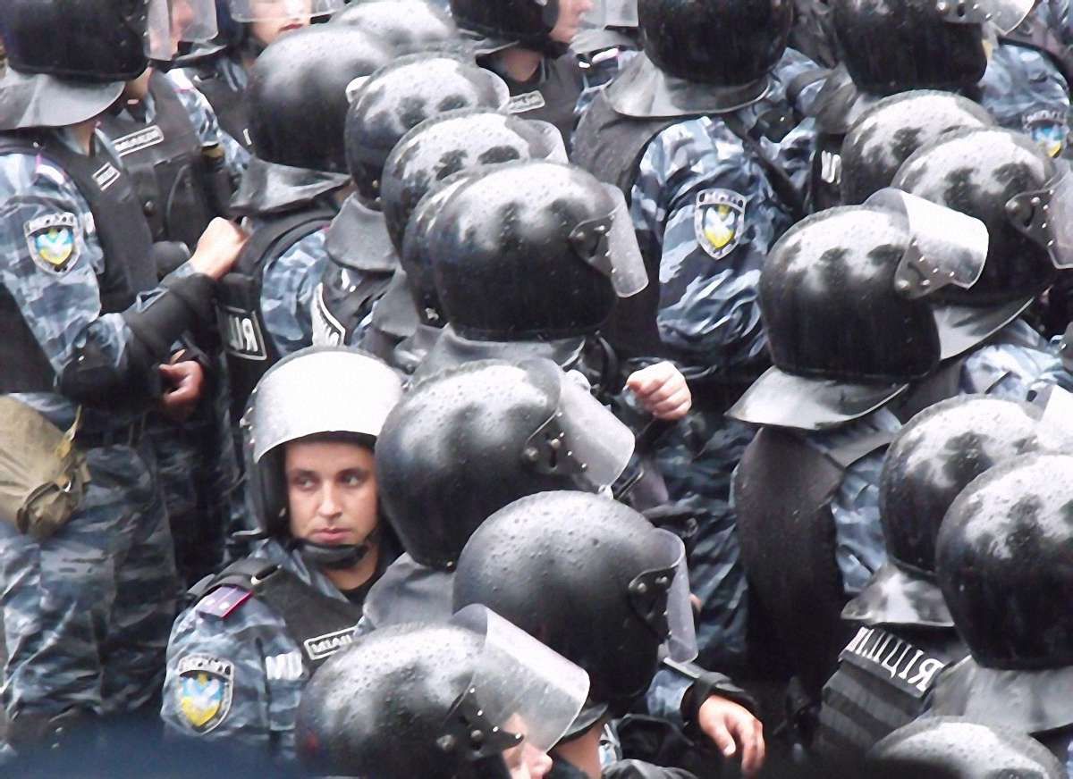 Організаторів акції протесту у Черкасах відвезли до наркодиспансеру