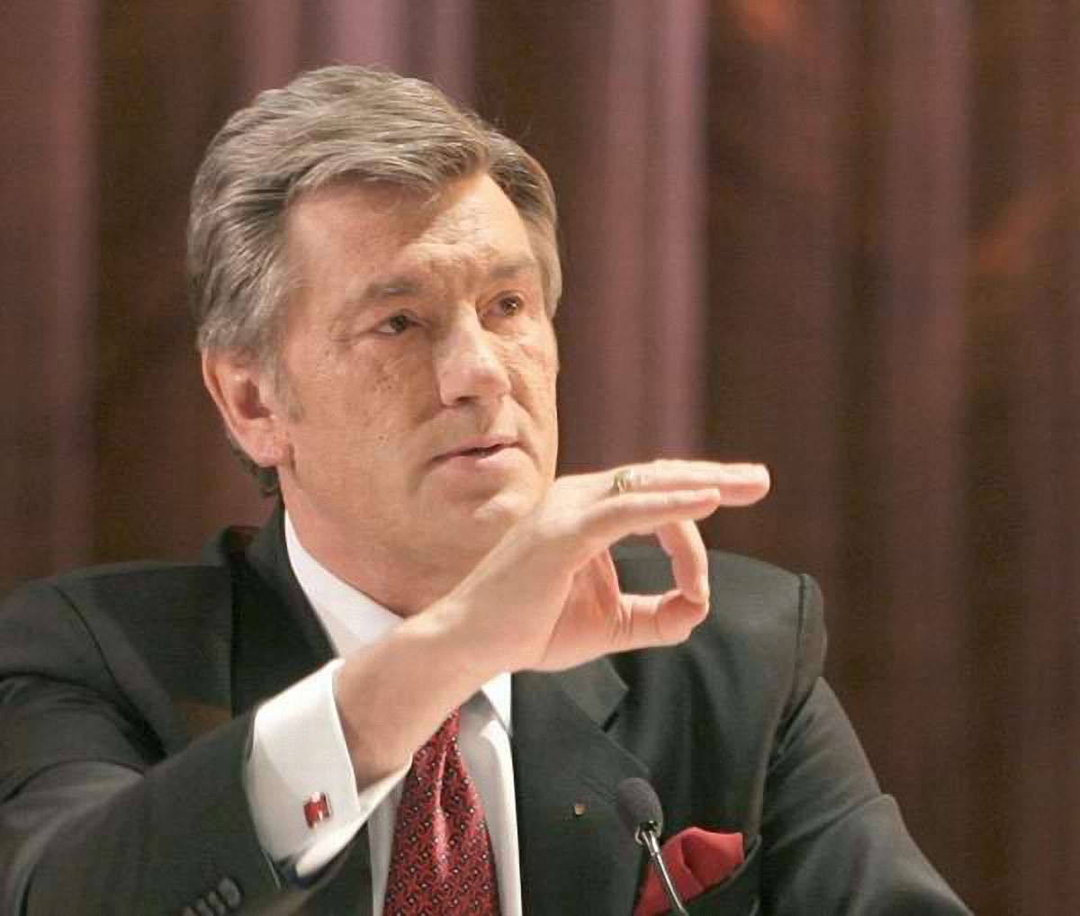 Ющенко каже, що 2008 року переконав Януковича не змінювати Конституції