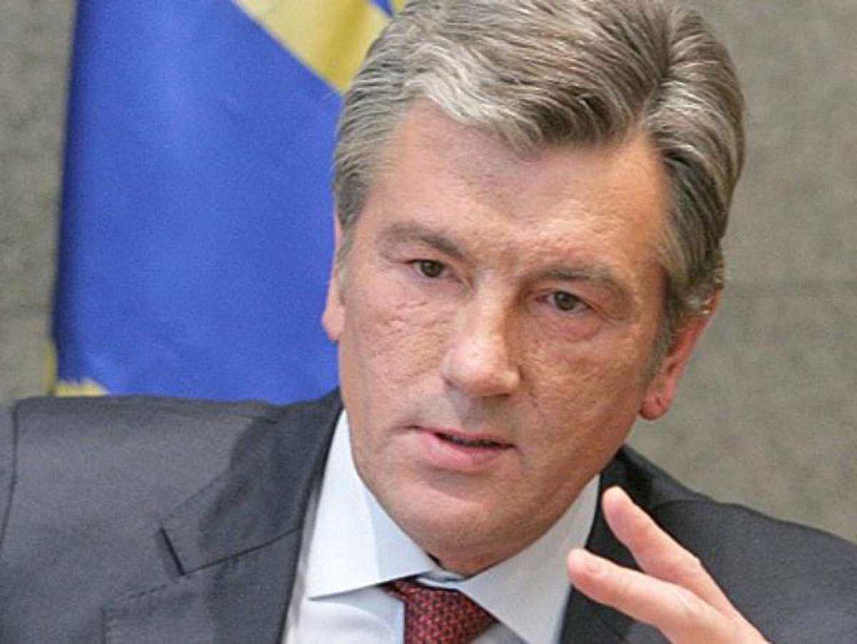 Ющенко до молоді: Ви можете простелити дорогу авторитаризму