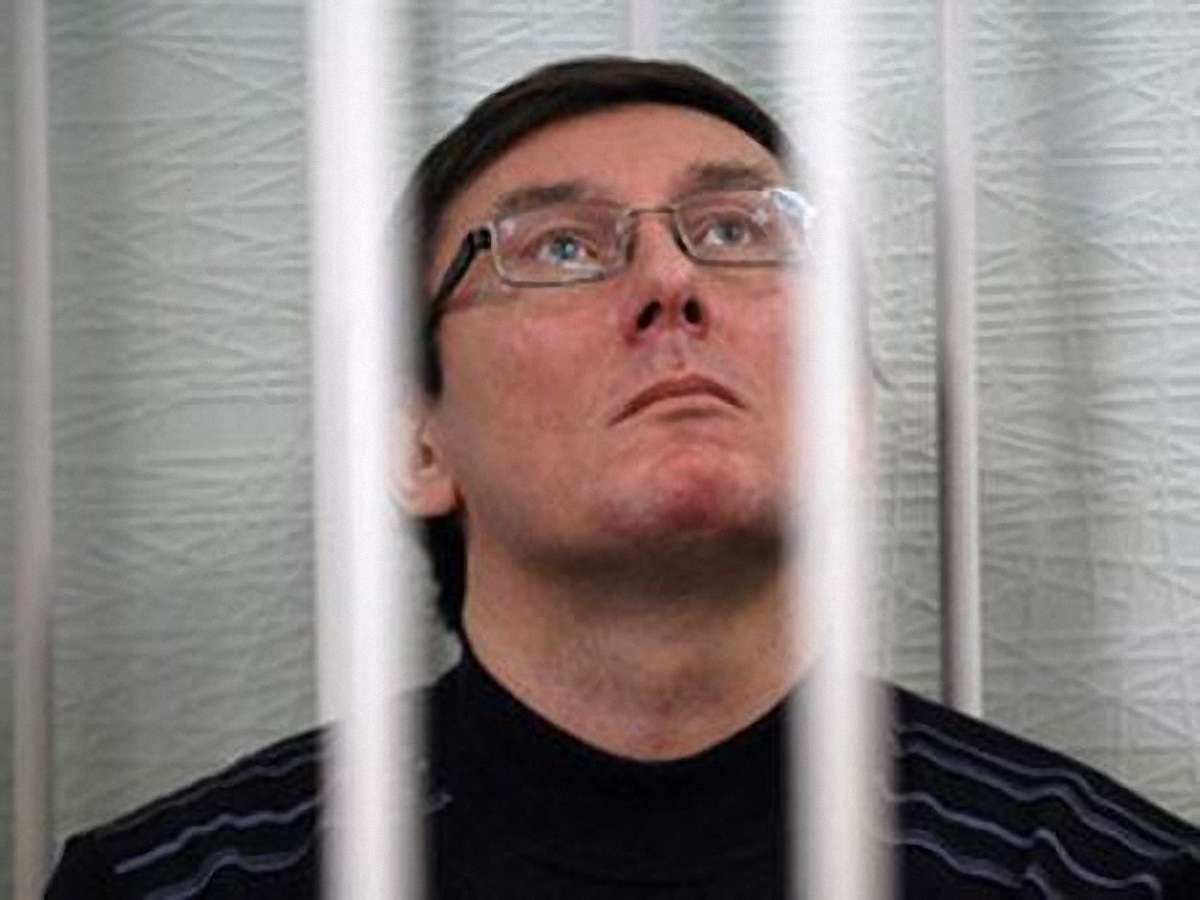 Луценко - судді: Чому мене тут мають катувати?