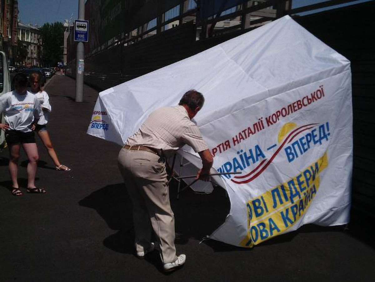 У Харкові без пояснень демонтували інформаційні намети Королевської