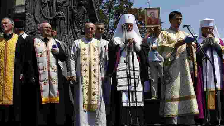 Віряни різних конфесій помолились у Львові за мову