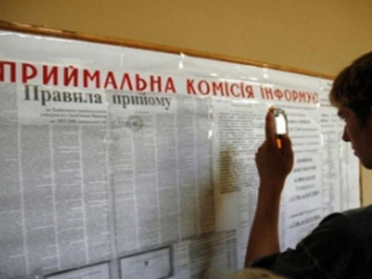 Абітурієнти подали до вишів майже 400 тисяч заяв