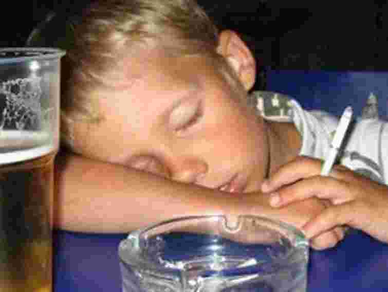 У Львові продовжують продавати дітям алкоголь і тютюн