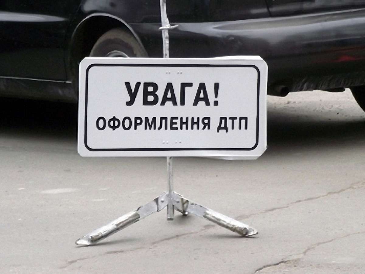 На Львівщині мотоцикліст збив пенсіонерку та втік