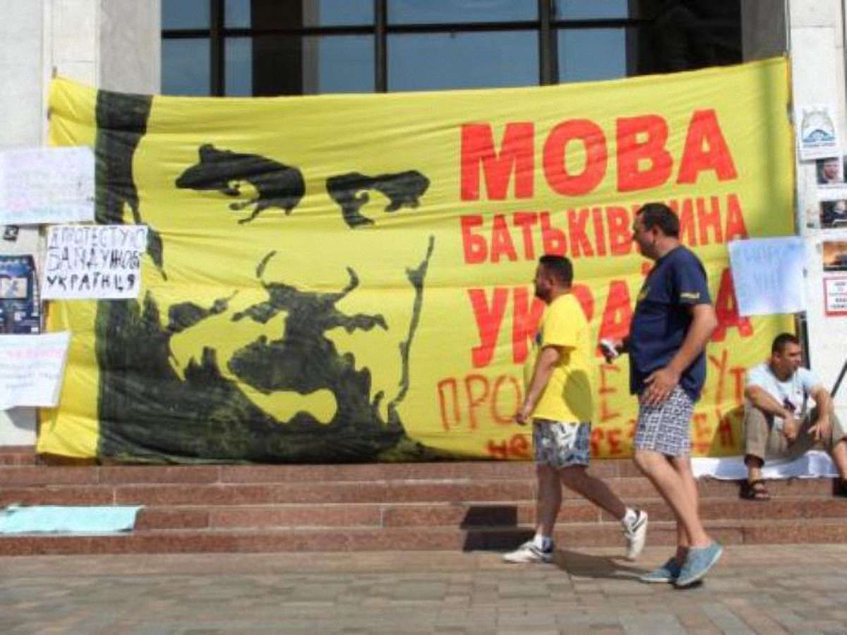 До мовних протестів у Києві приєднаються письменники