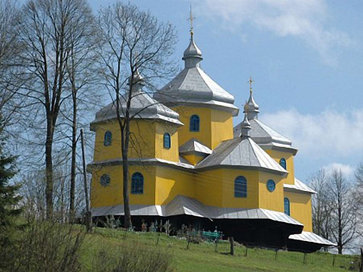 На Львівщині згоріла дерев'яна церква