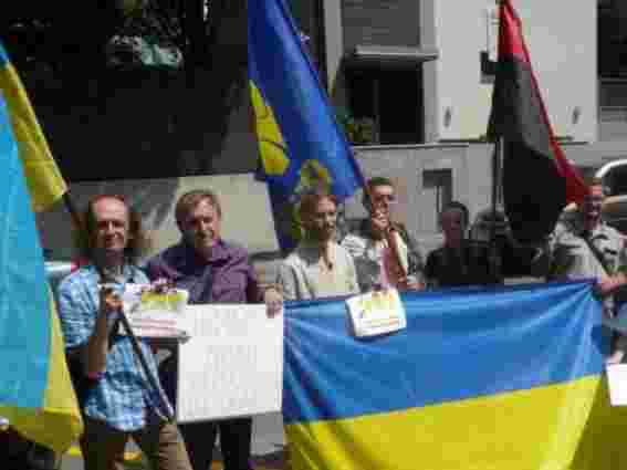 «Колесніченка і Ківалова за ґрати!» – з мітингу в Празі