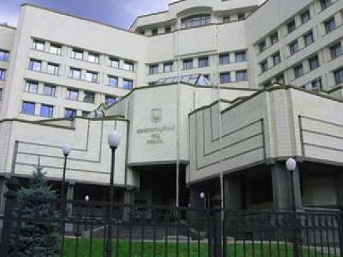 КСУ сьогодні скаже, як звільняти спікера Ради
