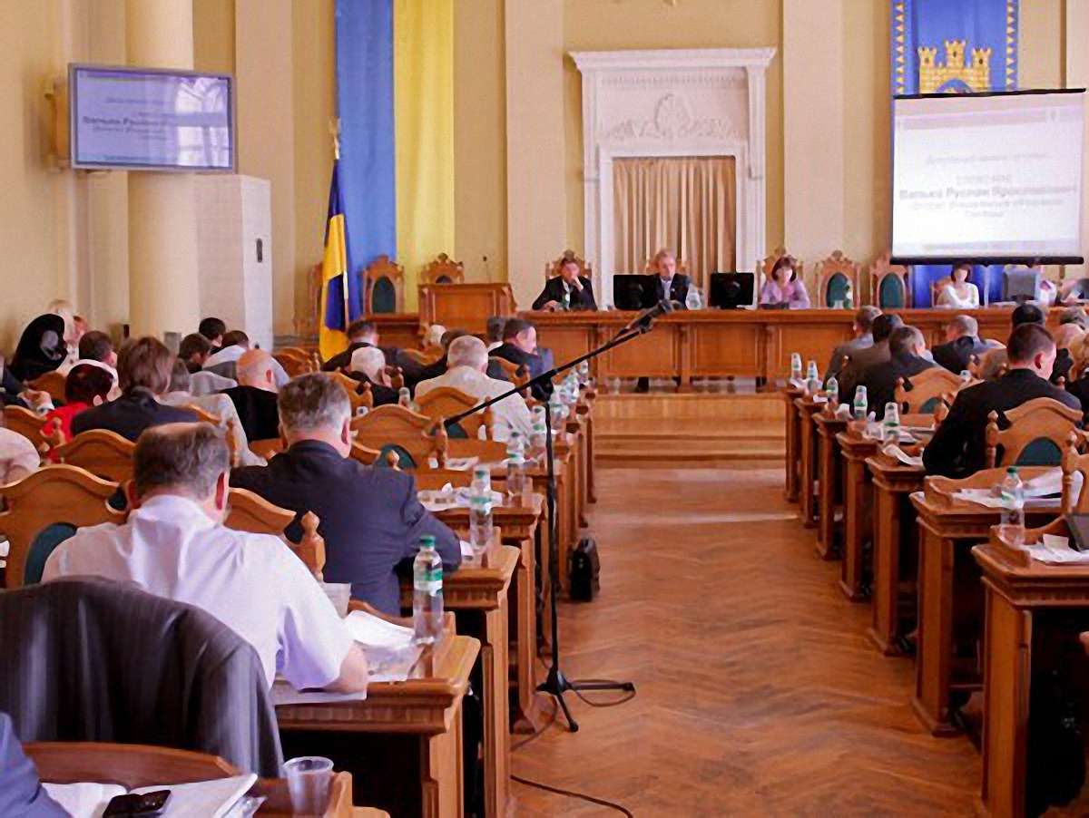 Садовий хоче, аби на сесії доповіли про неприємний запах