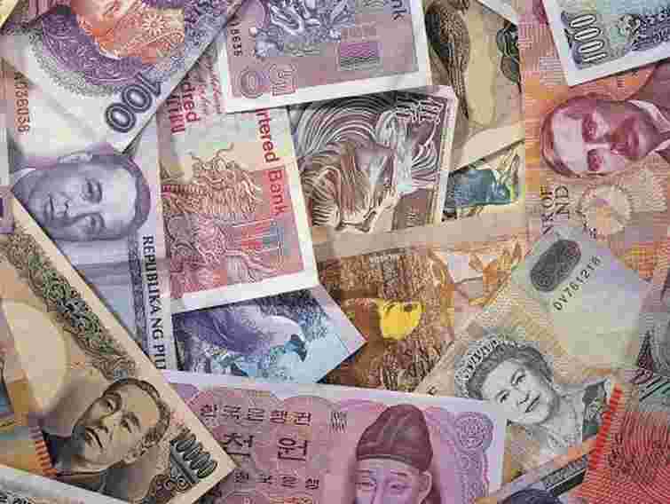 Податок з купівлі валюти хочуть повернути 