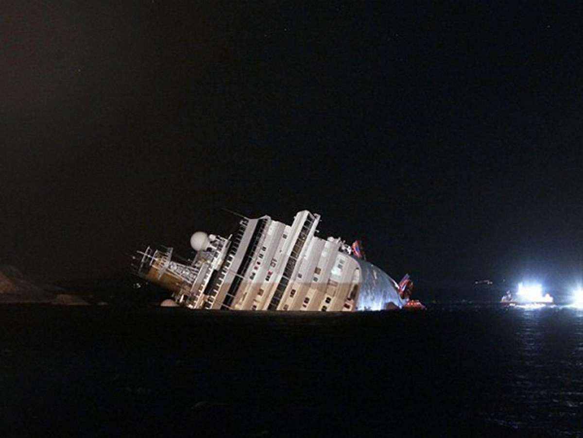 Матеріали самописців Costa Concordia заперечують слова капітана
