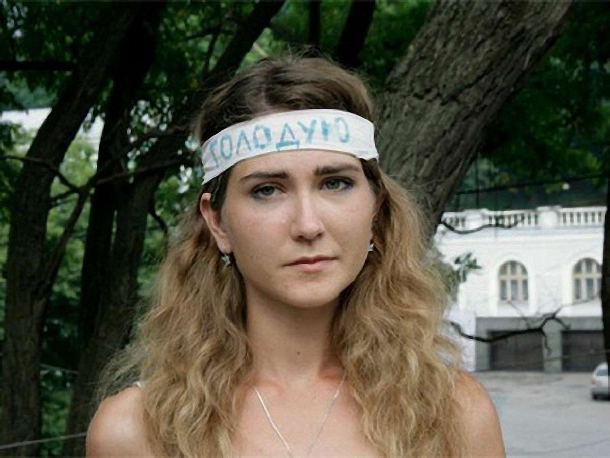 У Києві "швидка" забрала 20-річну голодувальницю