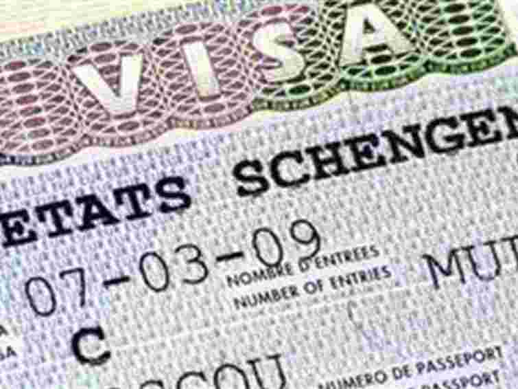 Генконсульство Польщі у Львові за півроку видало 166 тисяч віз