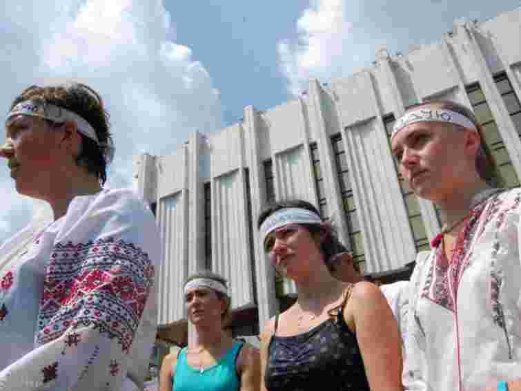 Кличко просить припинити голодування під Українським домом