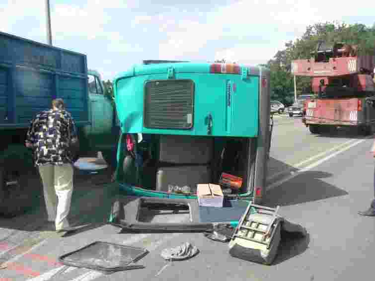 10 весільних гостей з перекинутого в Полтаві автобуса - у лікарні