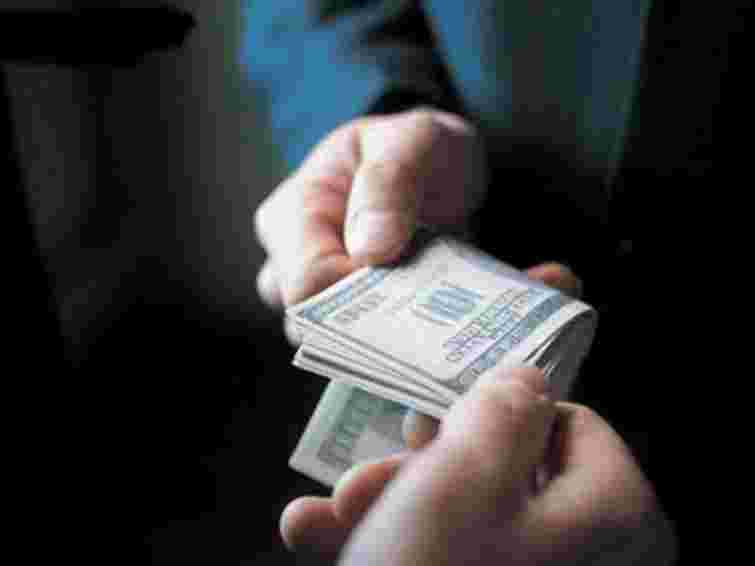 У лучанина вимагали $1500 за зняття арешту з квартири