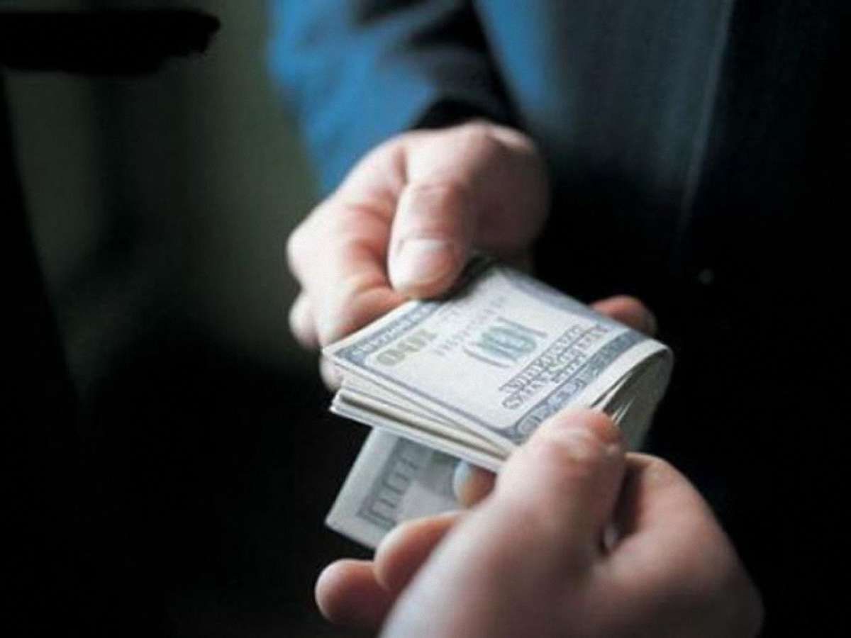 У лучанина вимагали $1500 за зняття арешту з квартири