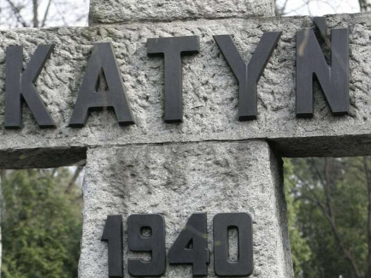 Польща проситиме в Росії усі документи про трагедію в Катині
