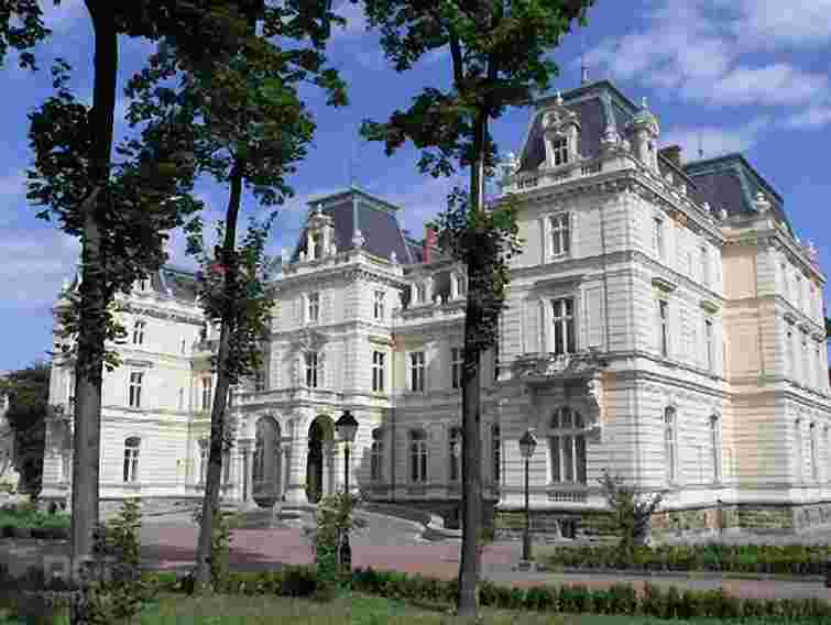 Палац мистецтв у Львові вирішили не передавати у держвласність