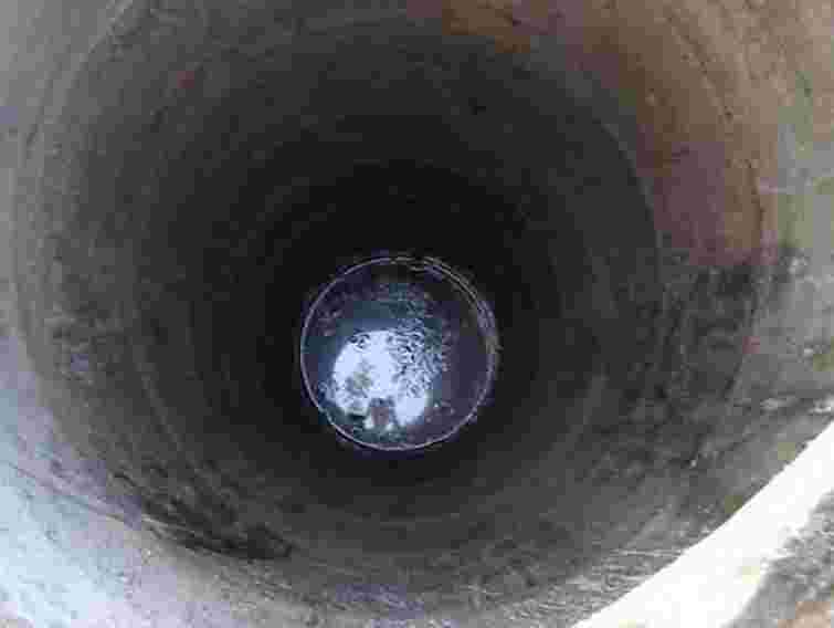 Двоє людей загинули від отруєння газом з каналізації