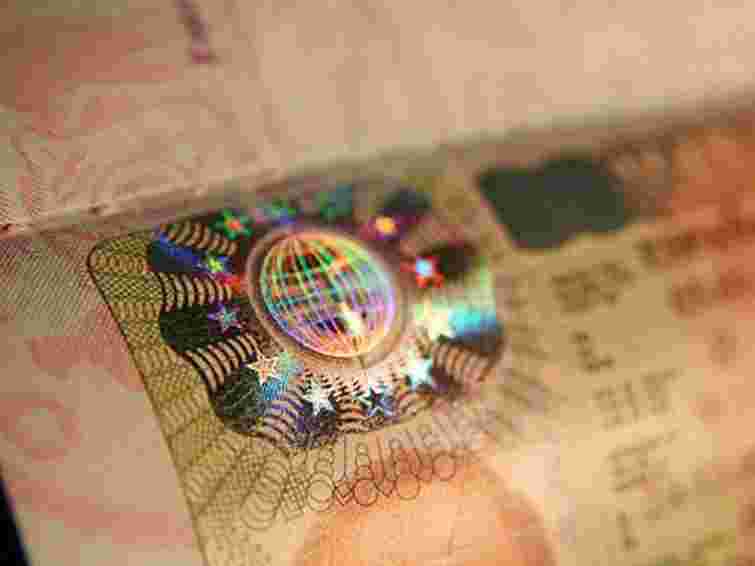 Словаччина і Литва видаватимуть візи українцям безкоштовно