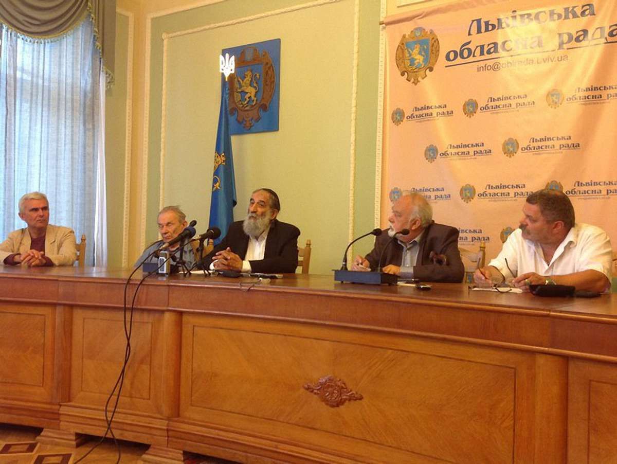 Януковича просять, щоб Львівську галерею очолила донька Возницького