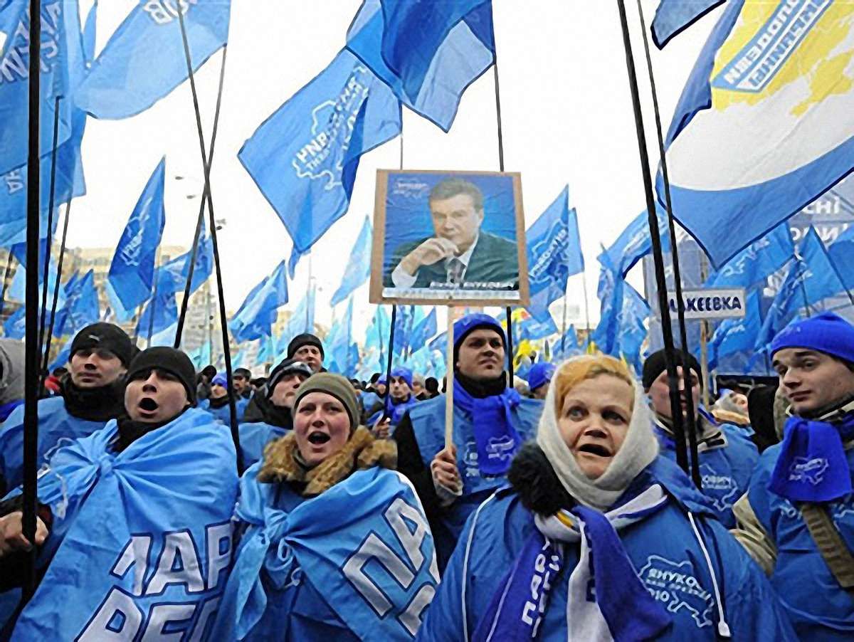 Опозиція: У Києві навіть лікарі агітують за Партію регіонів