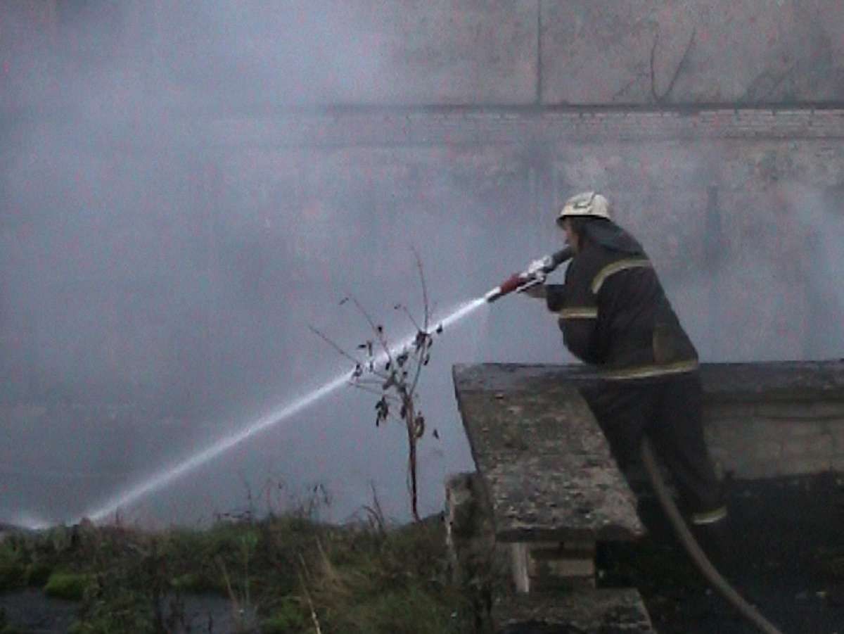 На Рівненщині горів деревообробний комбінат