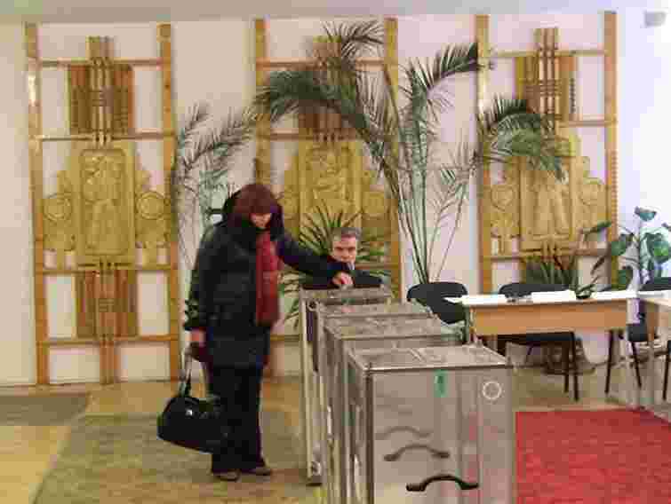 ЦВК збільшила кількість дільниць за кордоном