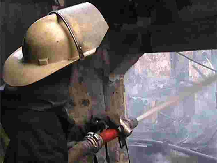 На Львівщині через вибух газу горів будинок