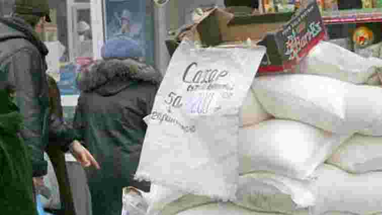 Азаров закликав не боятися зростання ціни на цукор