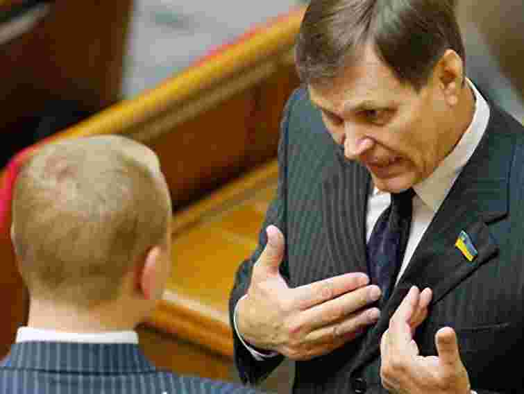 Регіонали просять Януковича вигнати Ландіка з партії