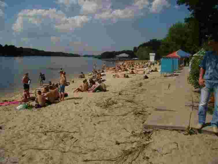 СЕС Києва закрила столичні пляжі