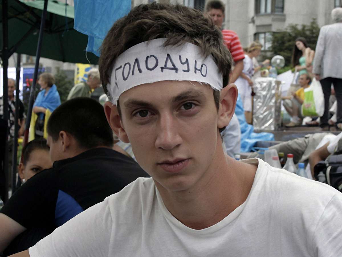 В опозиції назвали абсурдом голодування людей за мову