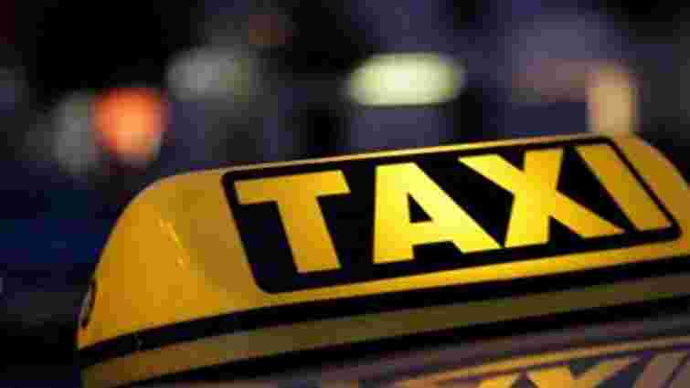 Двоє львів’ян викрали авто таксиста