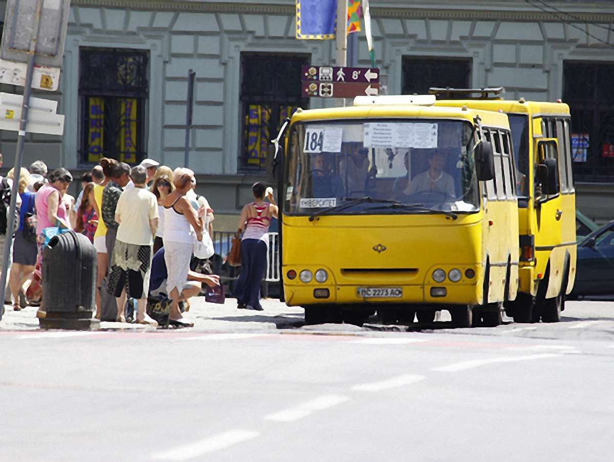 Львів’яни скаржаться на роботу приміських маршрутів