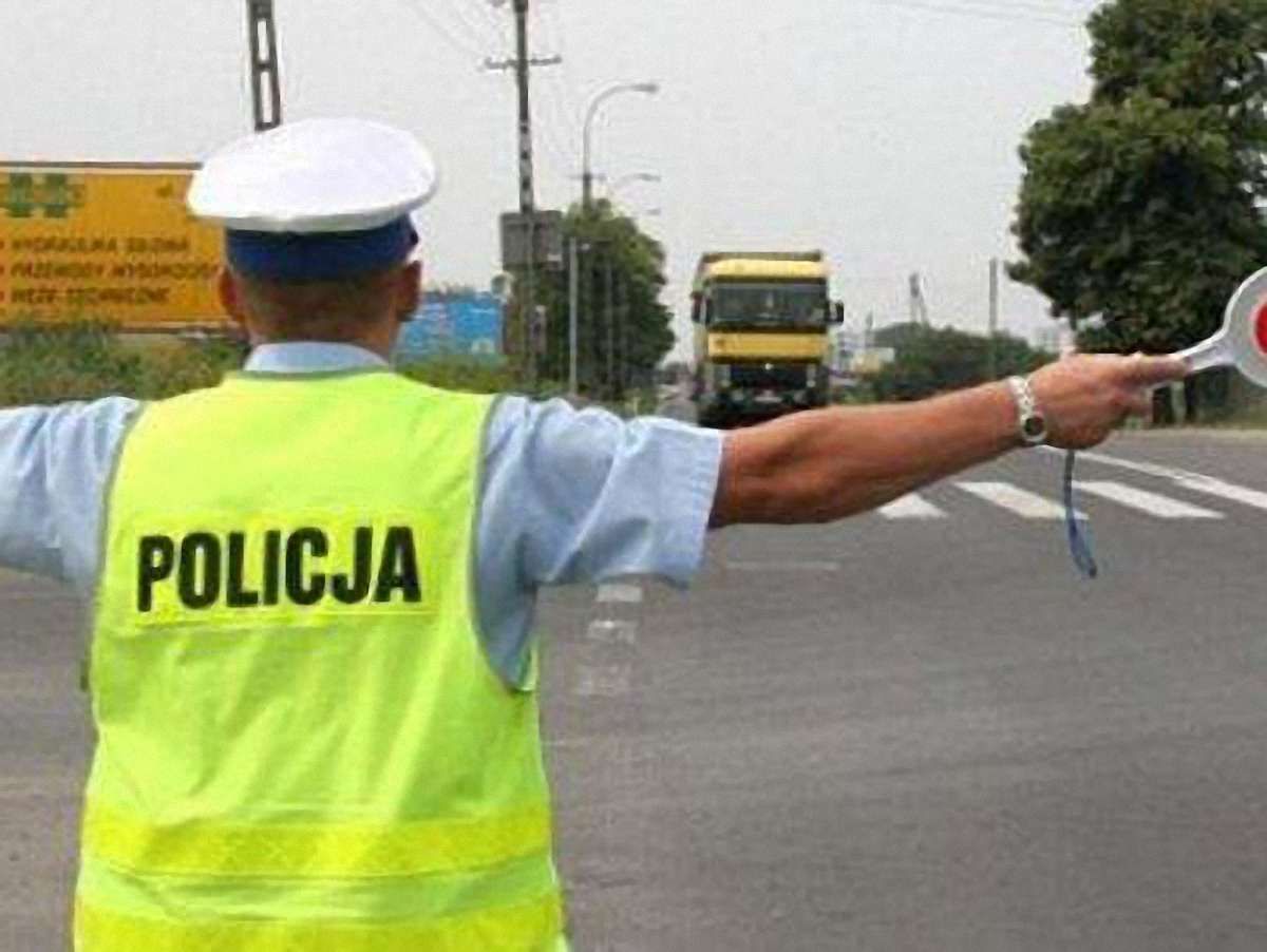 Потяг протаранив автобус з українцями в Польщі: 9 жертв. Фото