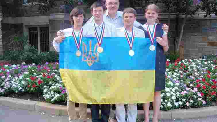 На Всесвітній учнівській олімпіаді з хімії в України 4 медалі