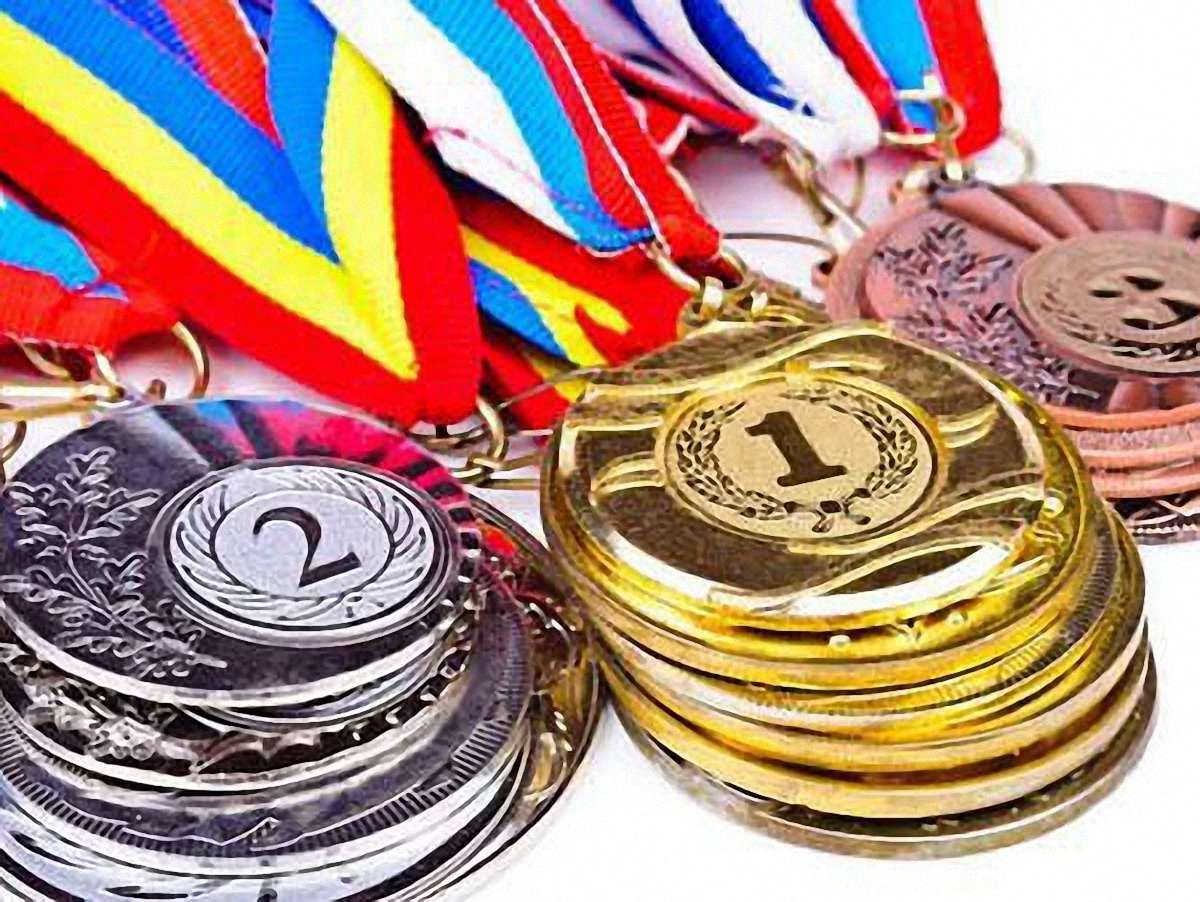Після відкриття Олімпіади Азаров вирішив дати олімпійцям більше
