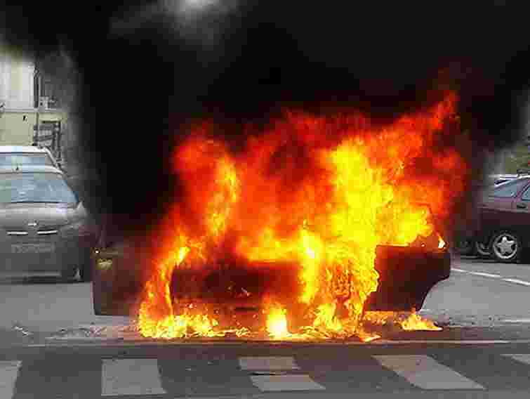 На Львівщині горів «Мерседес»