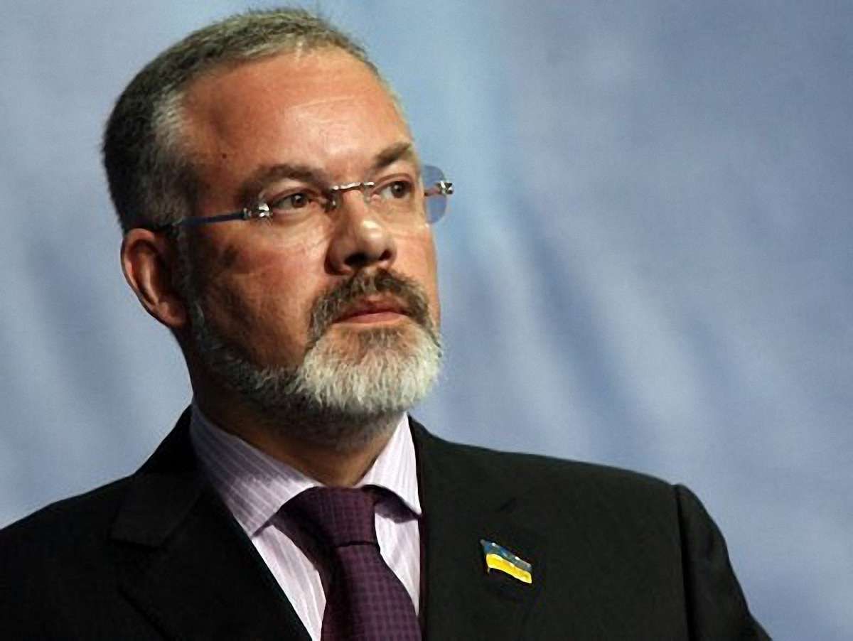Cтуденти з партійною символікою вимагають звільнення Табачника