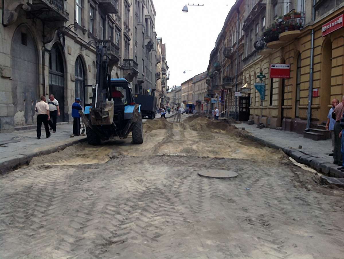 На вулиці Пекарській міняють каналізаційні та газові мережі