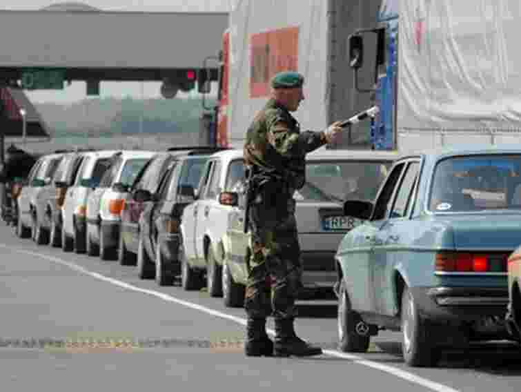 Їдучи на Чорне море, білоруси і росіяни утворили чергу на кордоні