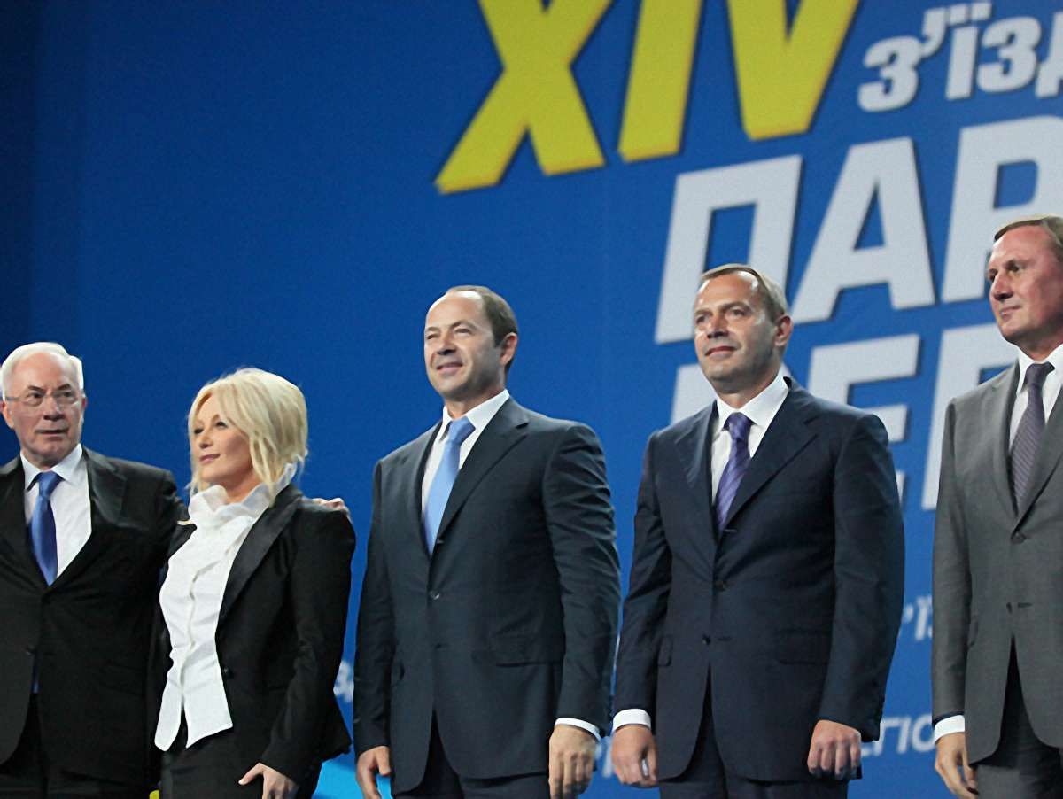Азаров каже, що при Ющенку переслідували Повалій