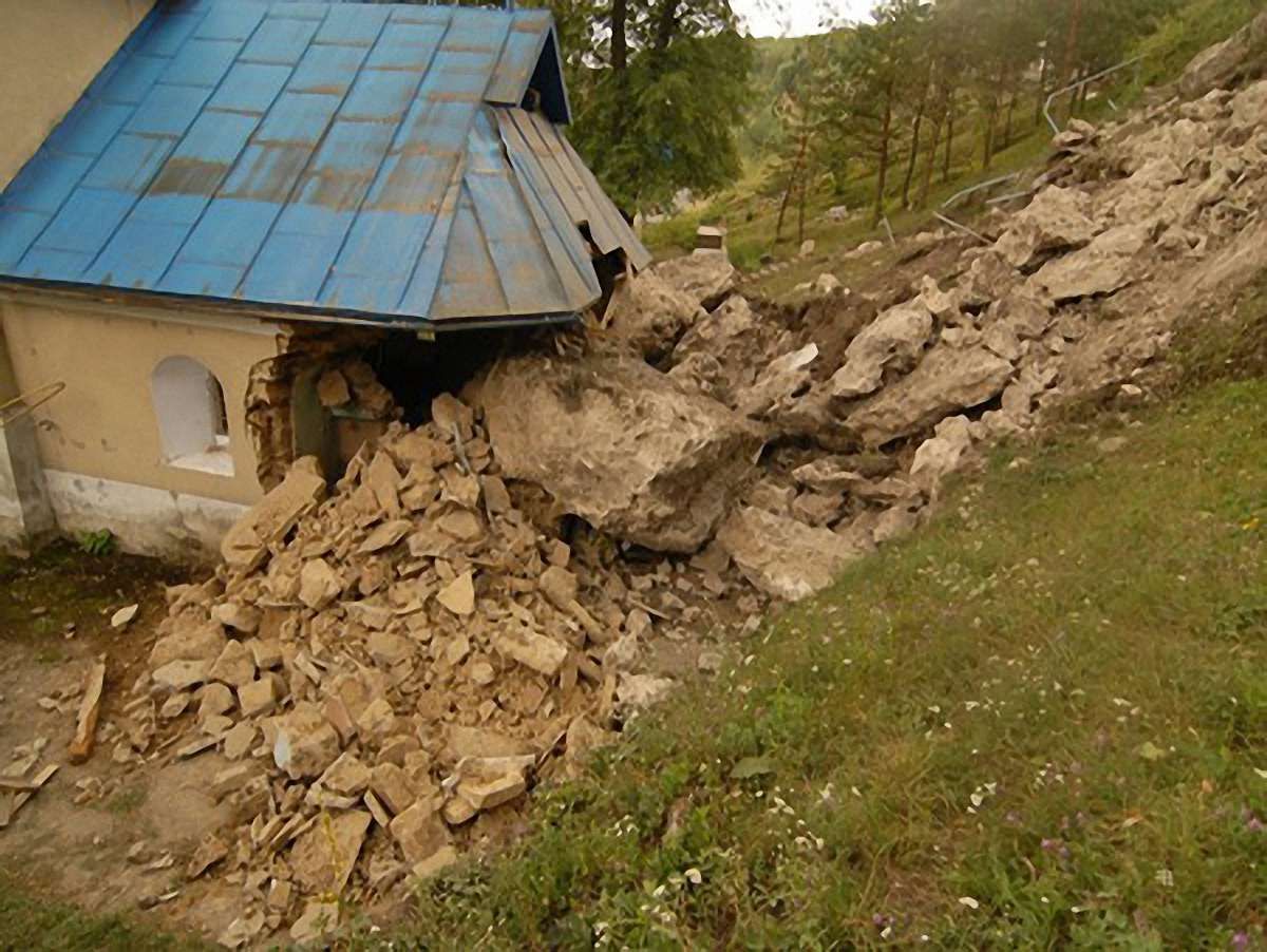Громада Рукомиша не дозволить забрати скульптуру Пінзеля. Фото