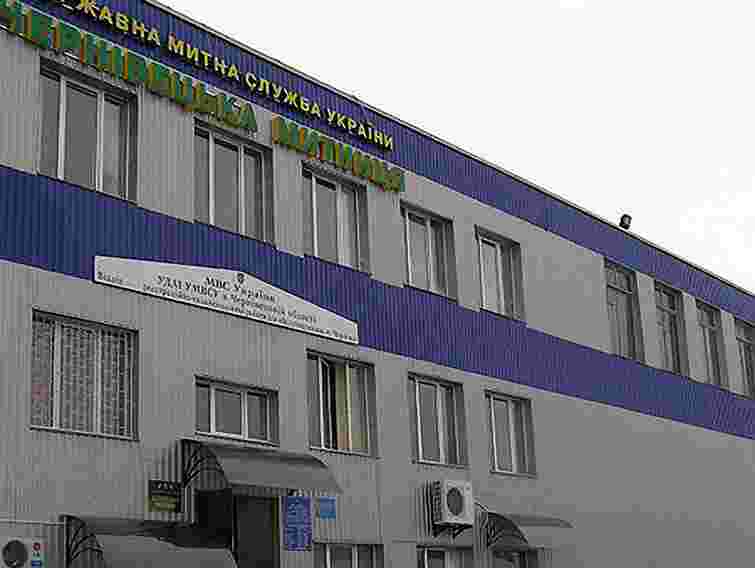 На Буковині звільнені митники заявили про продаж посад  