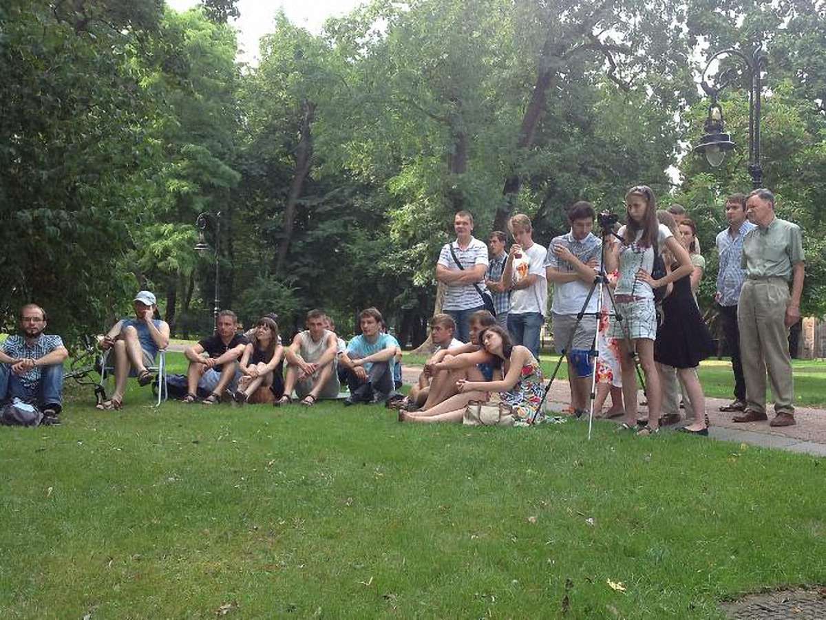Політолог: Не можна будувати демократію недемократичним методом
